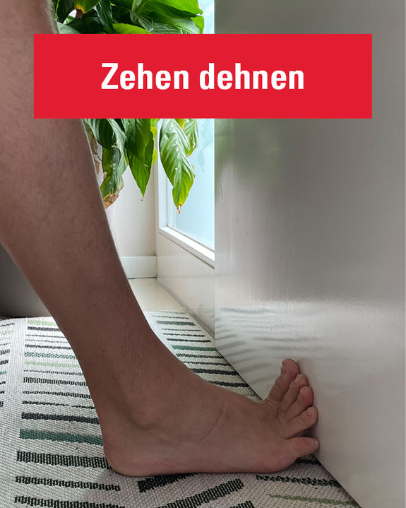 Darstellung der Fußübung "Dehnen".