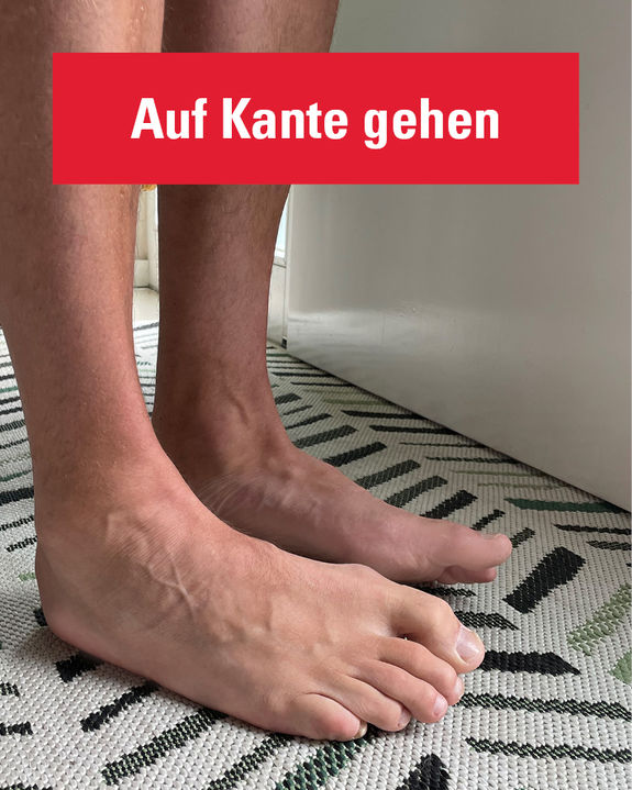 Darstellung der Fußübung "Auf der Kante gehen".